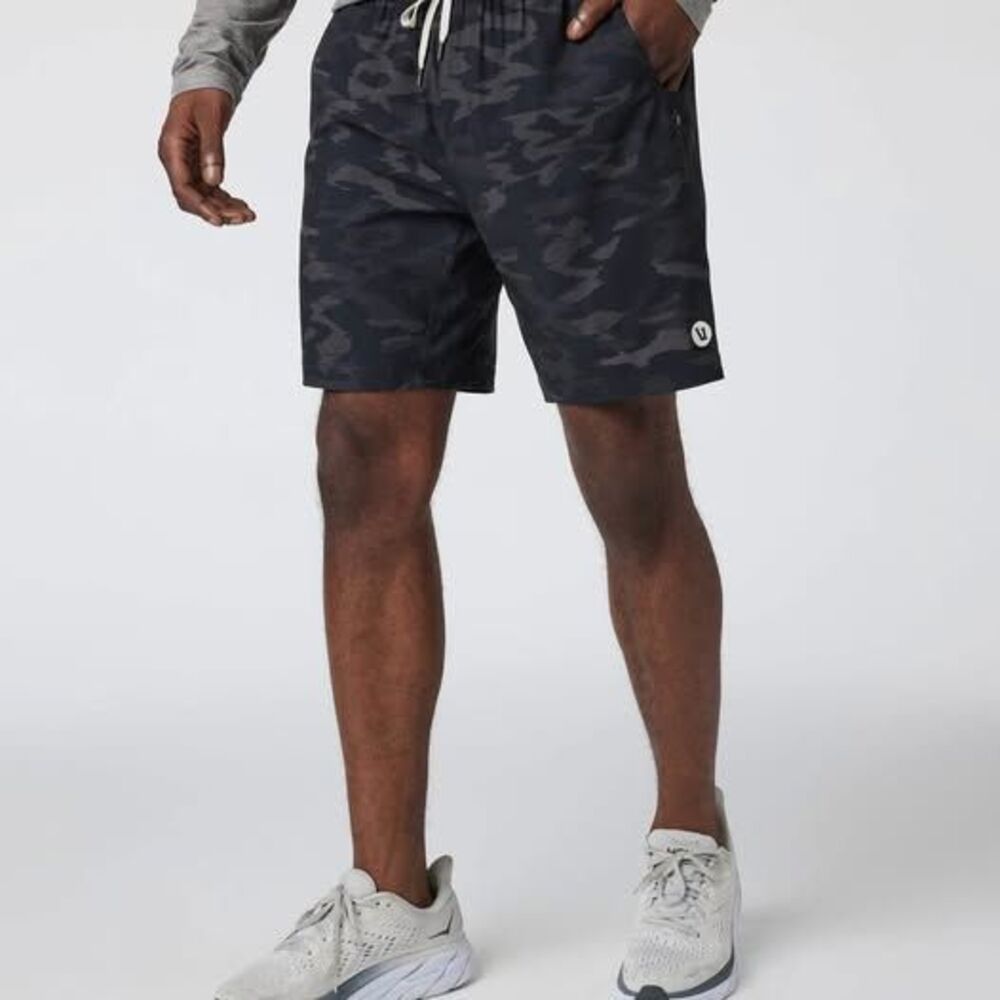 Vuori Kore Short Lined 7" Size Small Camo Athletic